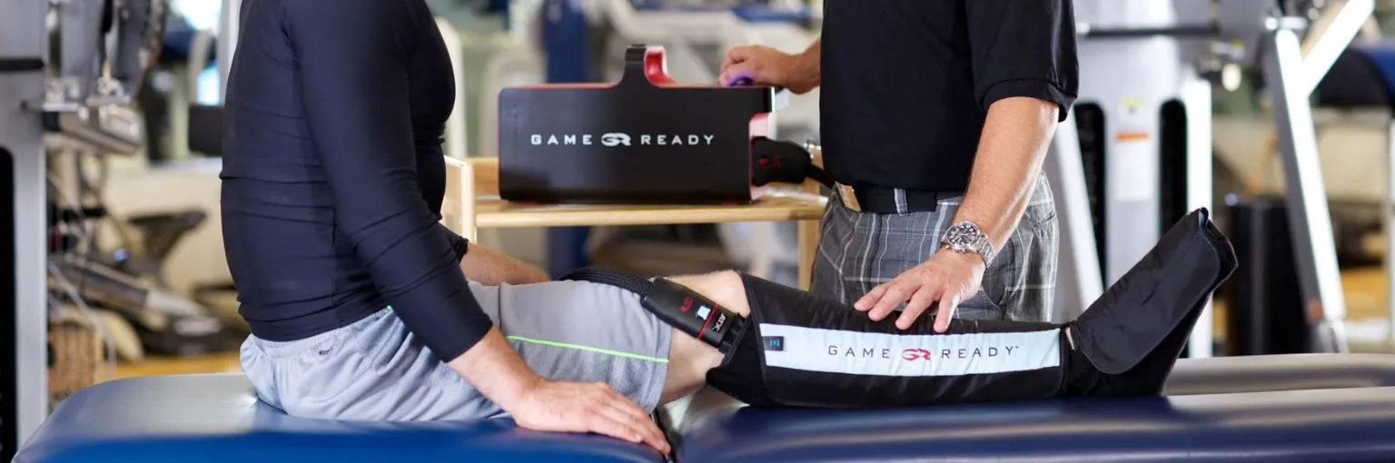 patient using cold therapy device leg